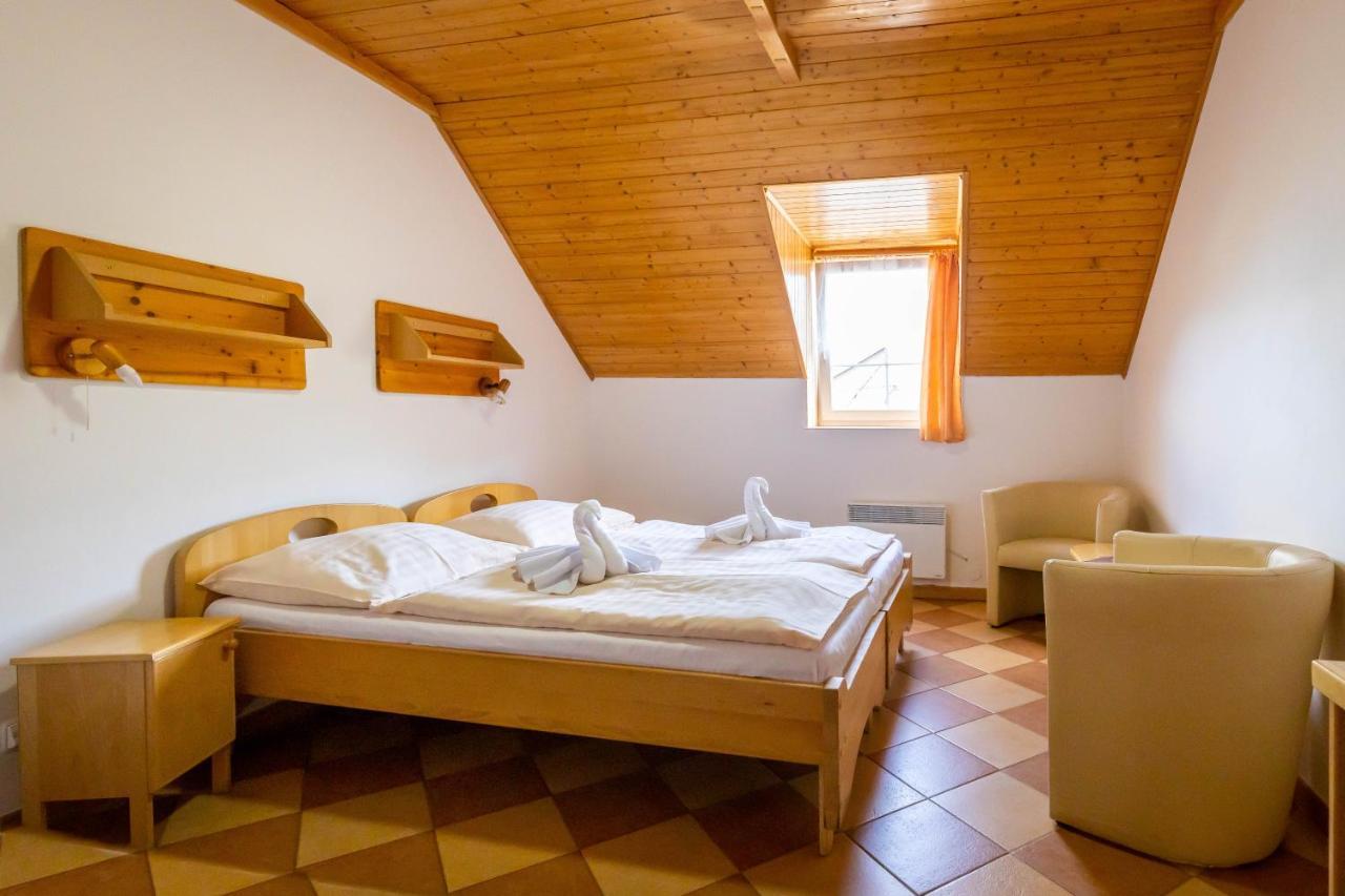 Horsky Hotel Rajska Bouda Malenovice  Exteriör bild