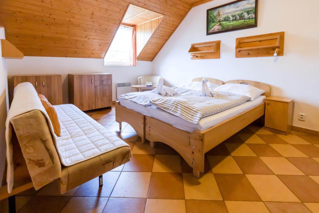 Horsky Hotel Rajska Bouda Malenovice  Exteriör bild