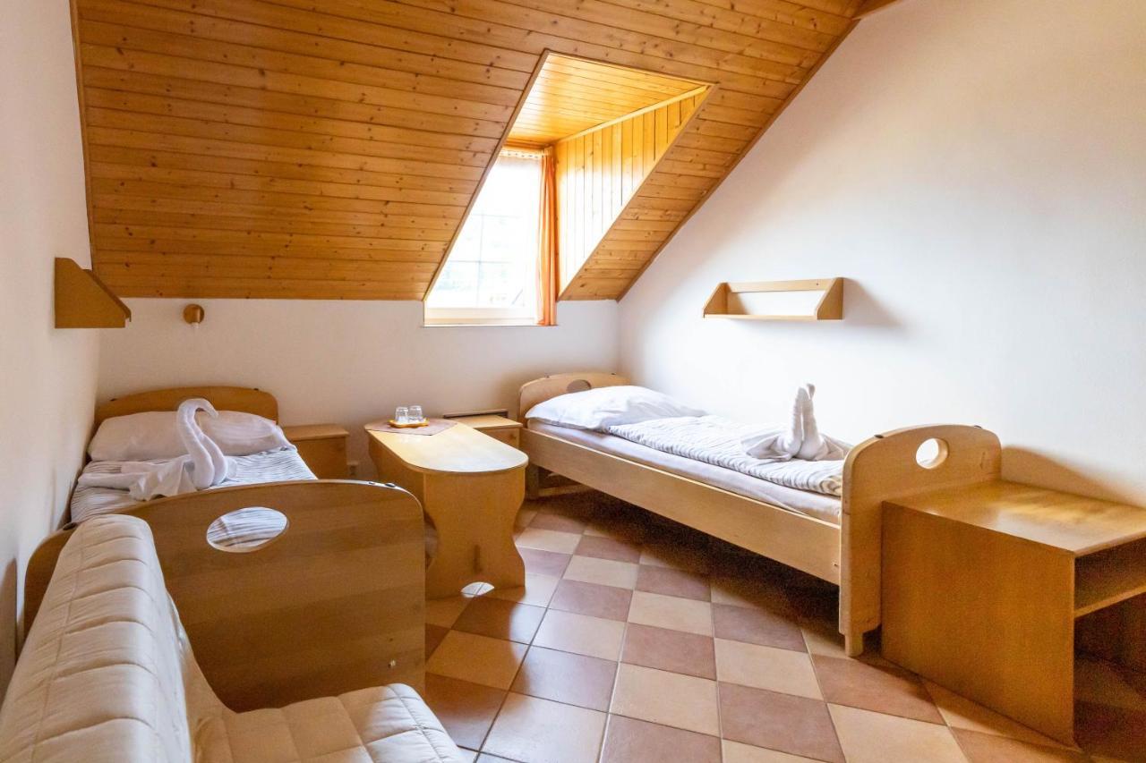 Horsky Hotel Rajska Bouda Malenovice  Exteriör bild